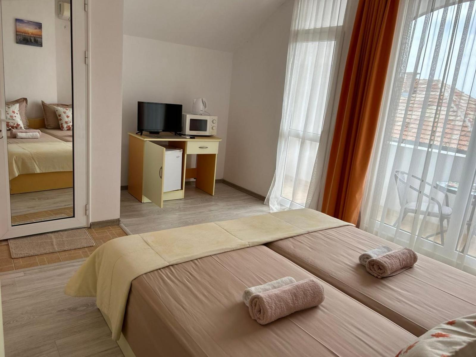 Guest House Pomorie Esterno foto